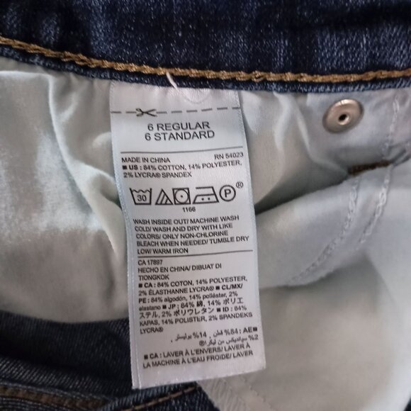 Old Navy Curvy Profile Distressed Straight Leg Jeans Women’s Size 6 Blue Denim - Picture 2 of 6